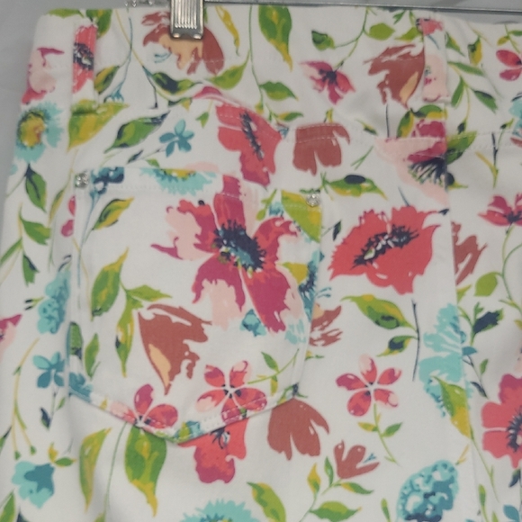 White W Colorful Floral Print Capri Stretchy Jeggings Whimsical Garden Fairy - Picture 4 of 10